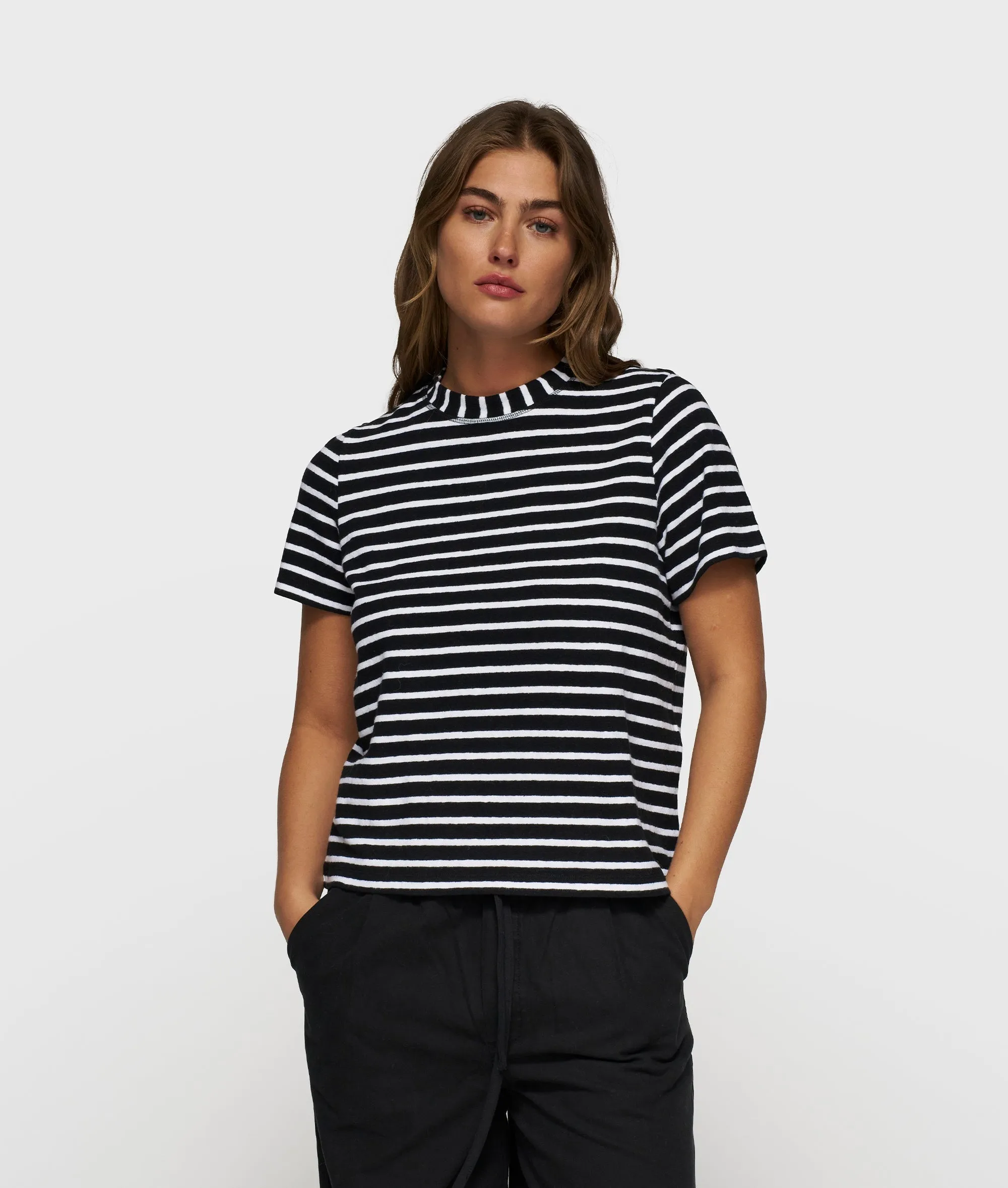 THE PETITE TEE STRIPES | black/white sold by 10days
