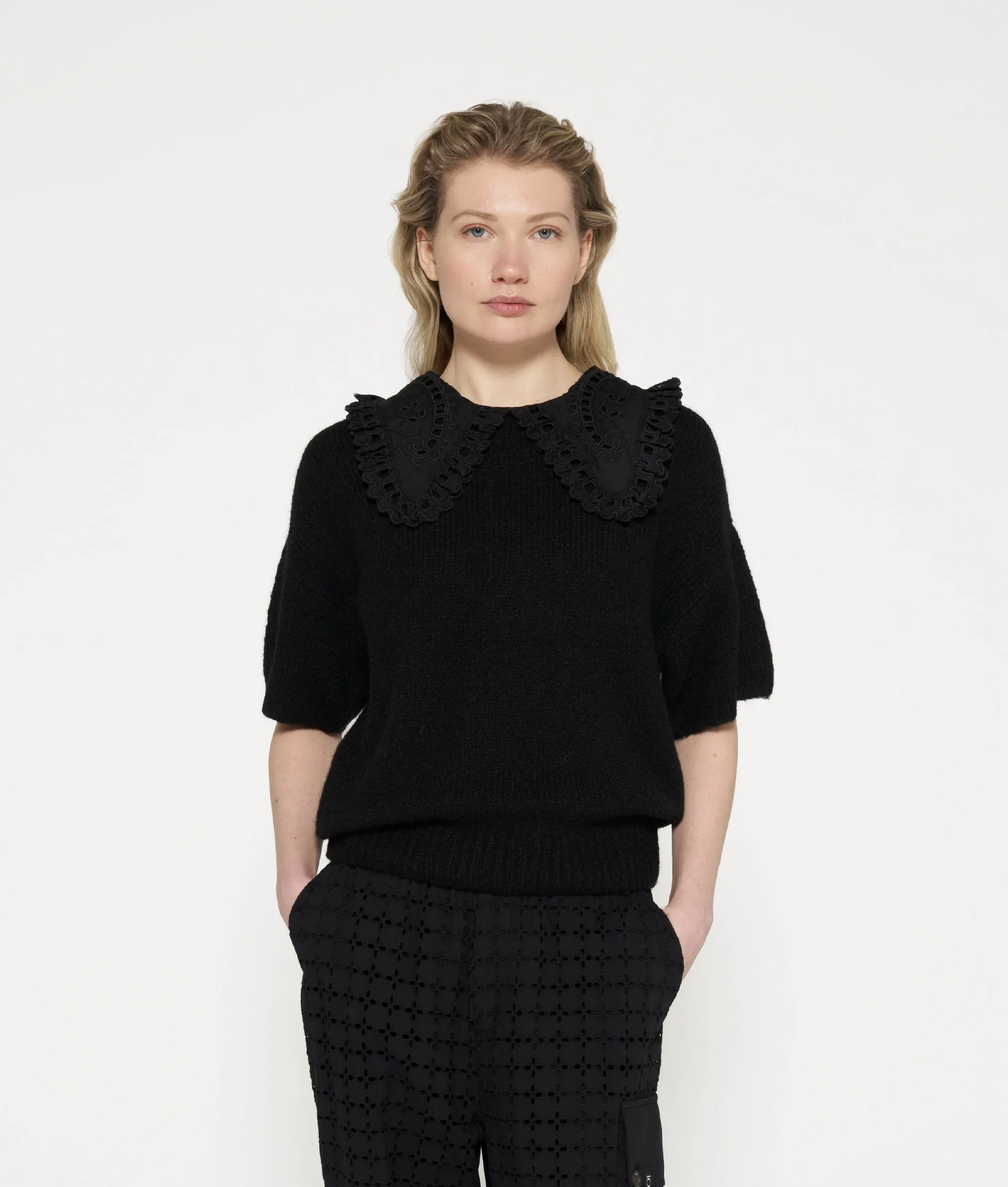 short sleeve ruffle knit sweater | black sold by 10days