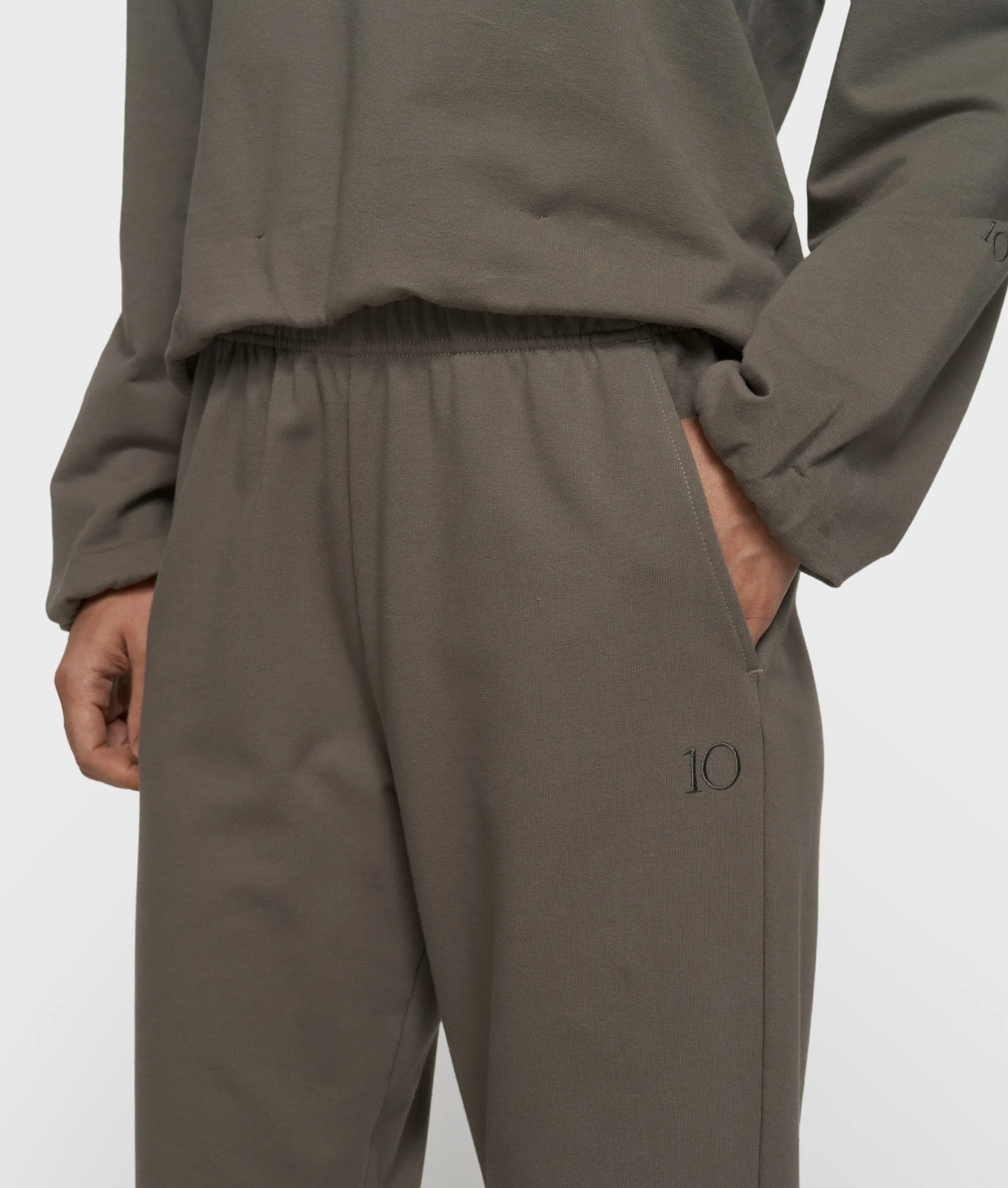 silent chique slim jogger | dark fog sold by 10days product image thumbnail 4