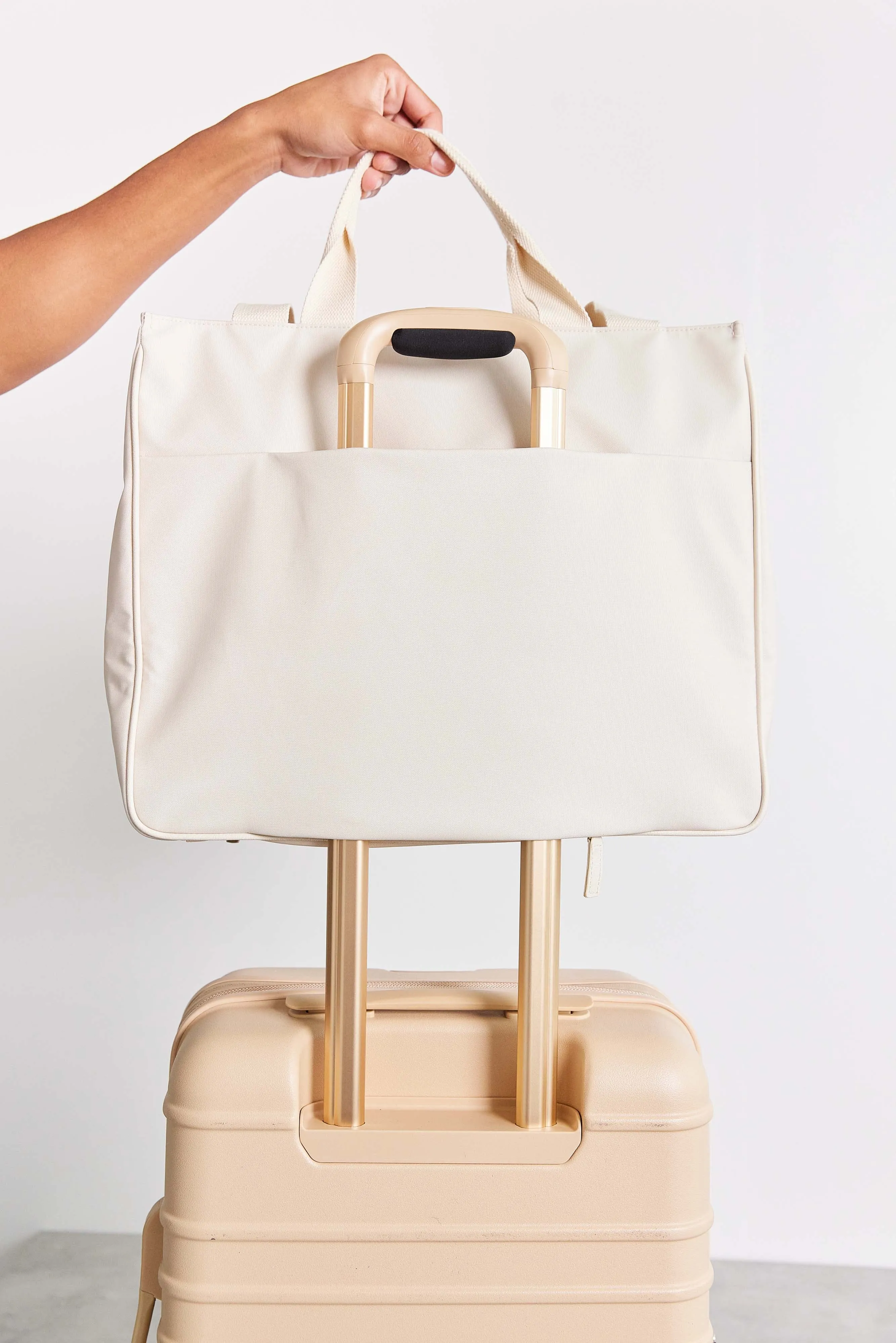 Resale The East To West Tote in Beige sold by Beis product image thumbnail 4