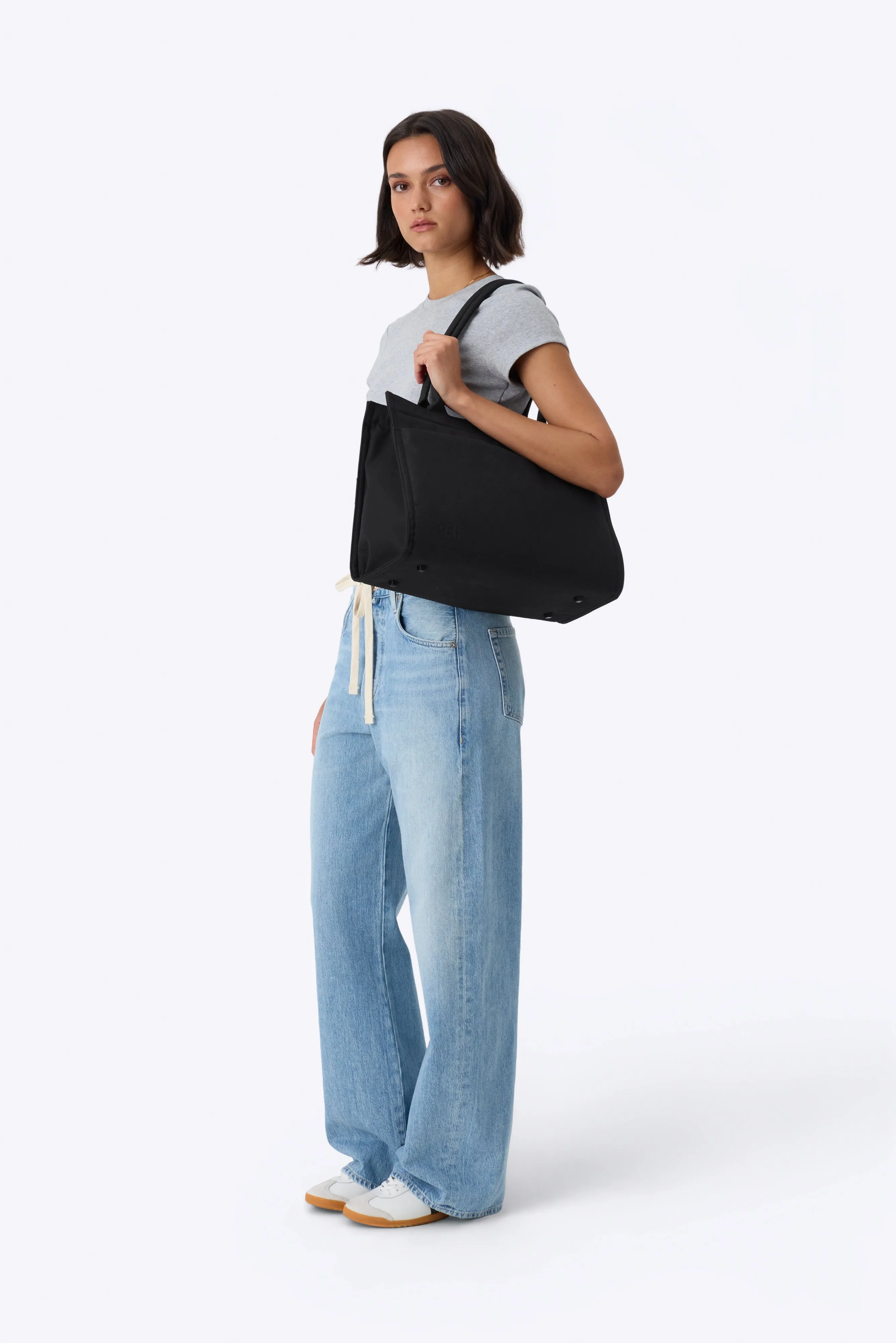 The Book Tote in Black sold by Beis product image thumbnail 5