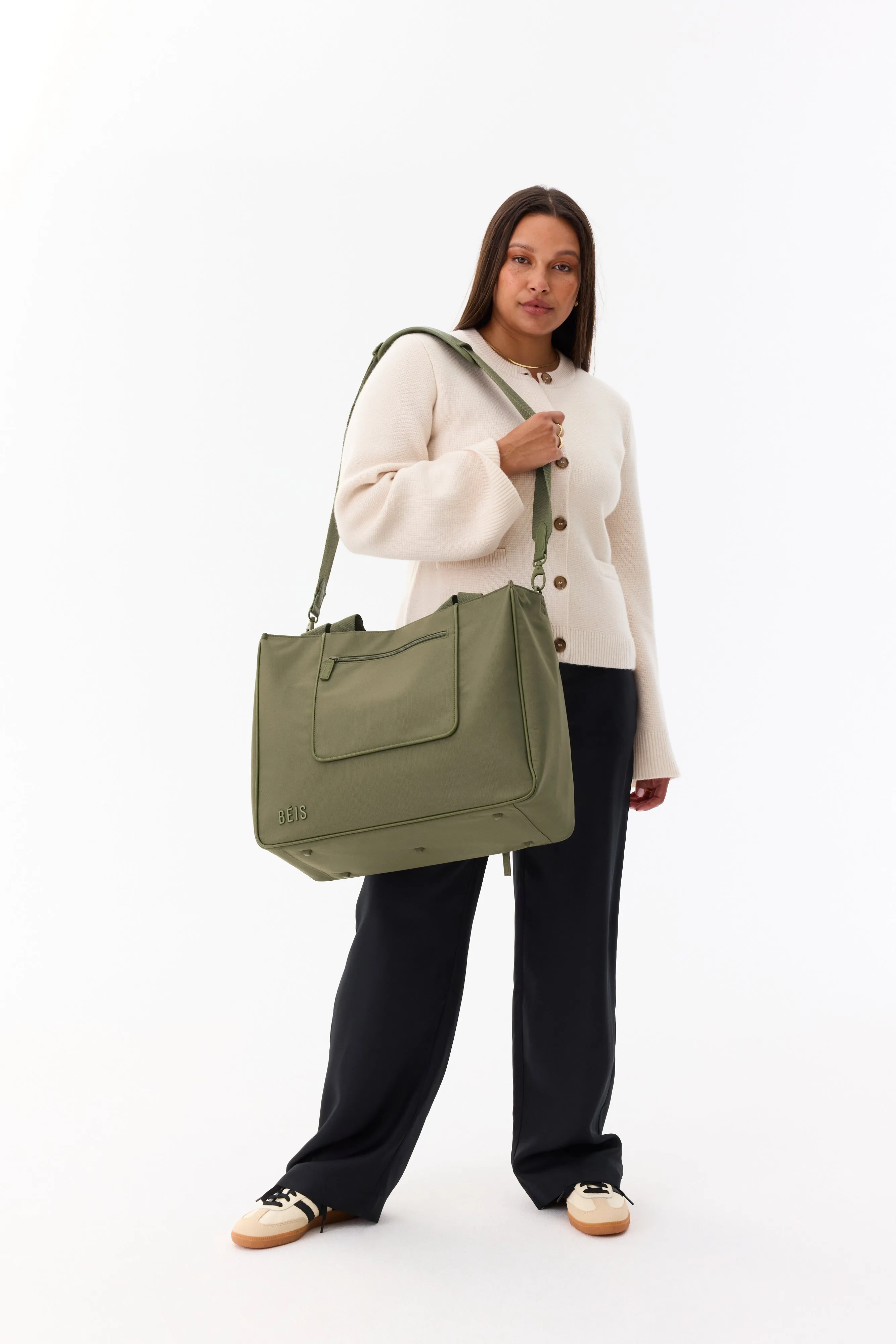 The East To West Tote in Olive sold by Beis product image thumbnail 4