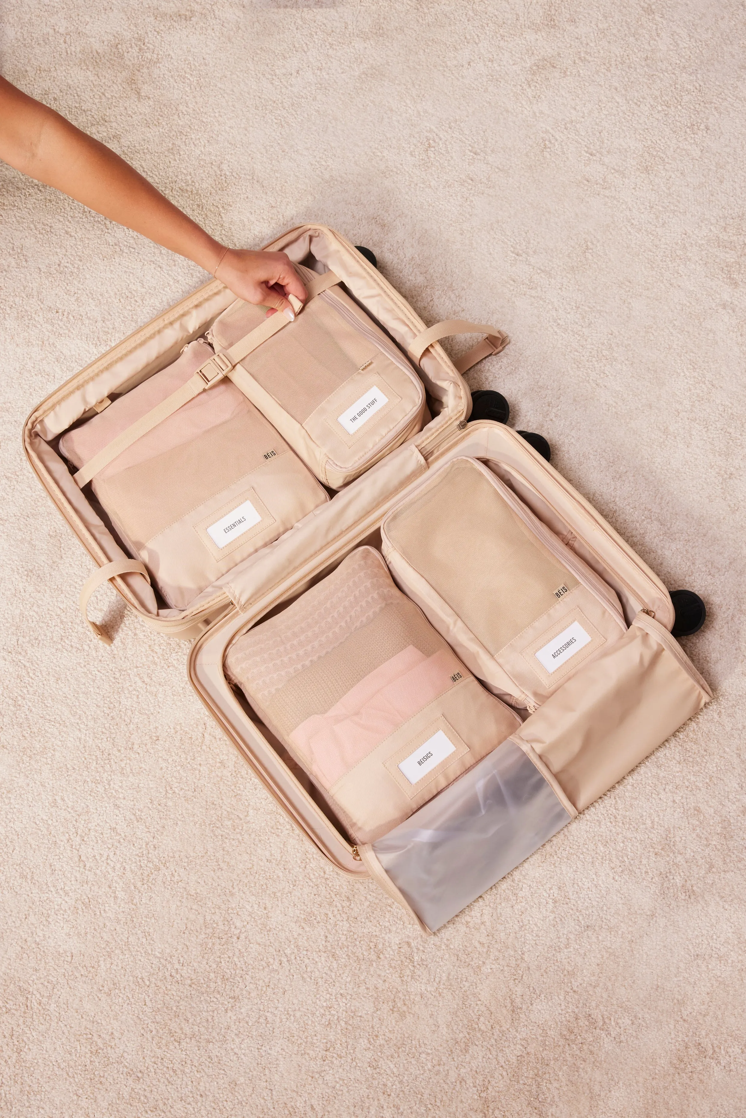 The Compression Packing Cubes 4 pc in Beige sold by Beis product image thumbnail 5