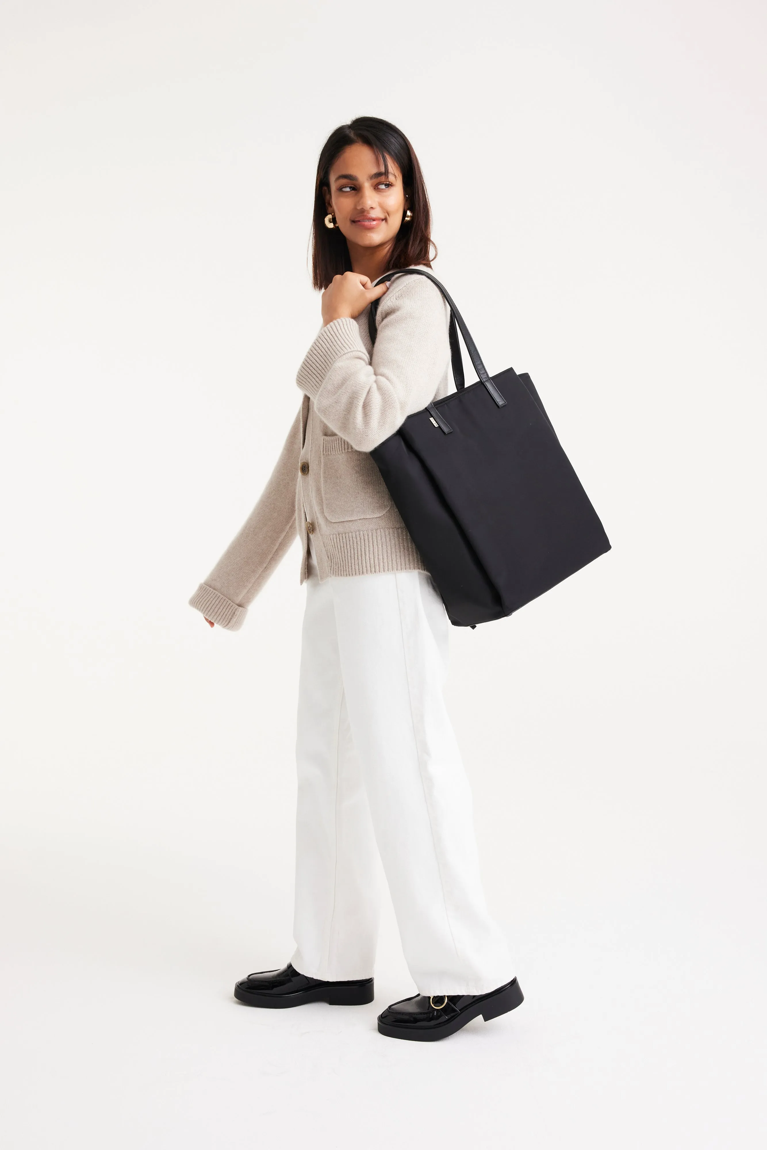 The Commuter Tote in Black sold by Beis product image thumbnail 3