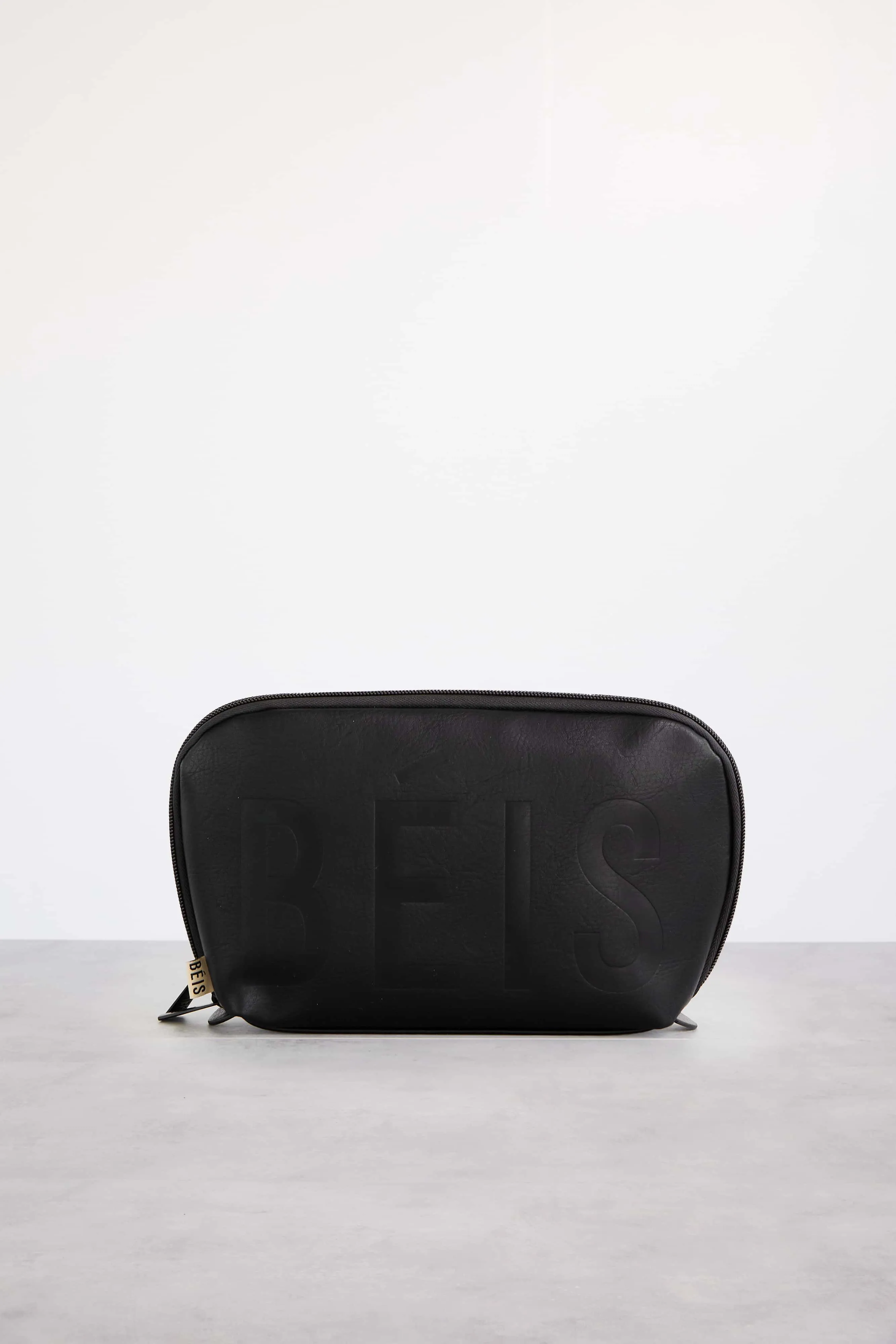 The Cosmetic Pouch Set in Black sold by Beis product image thumbnail 4