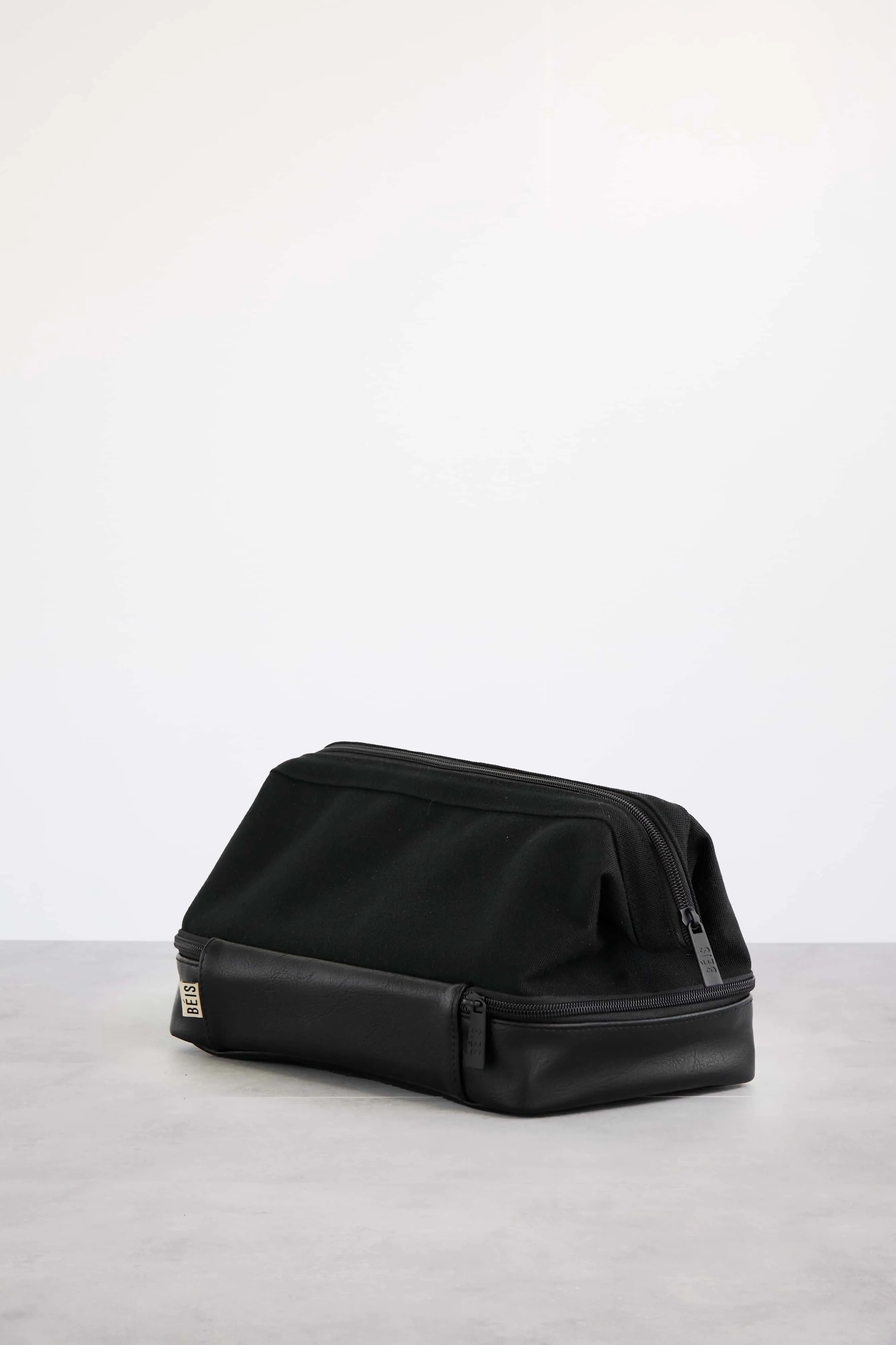 The Dopp Kit in Black sold by Beis product image thumbnail 5