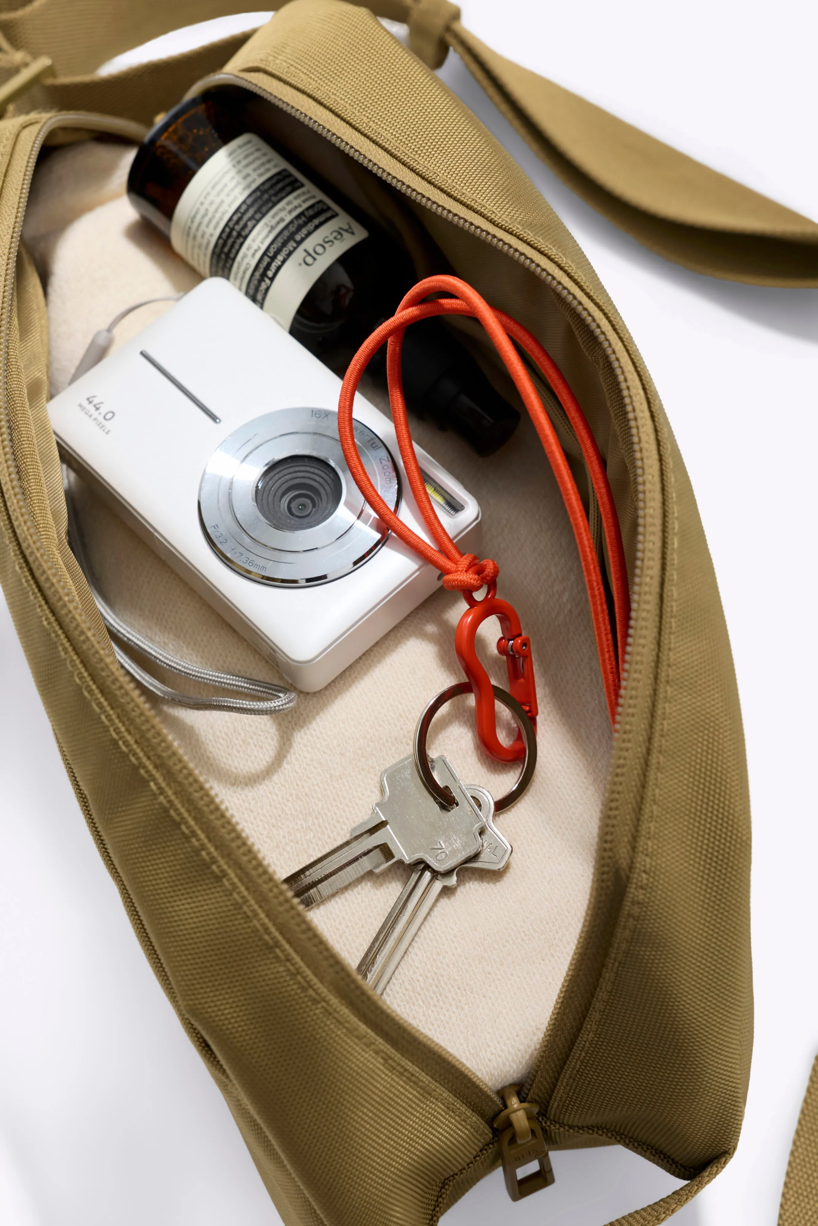 The Pro Travel Sling in Khaki sold by Beis product image thumbnail 5