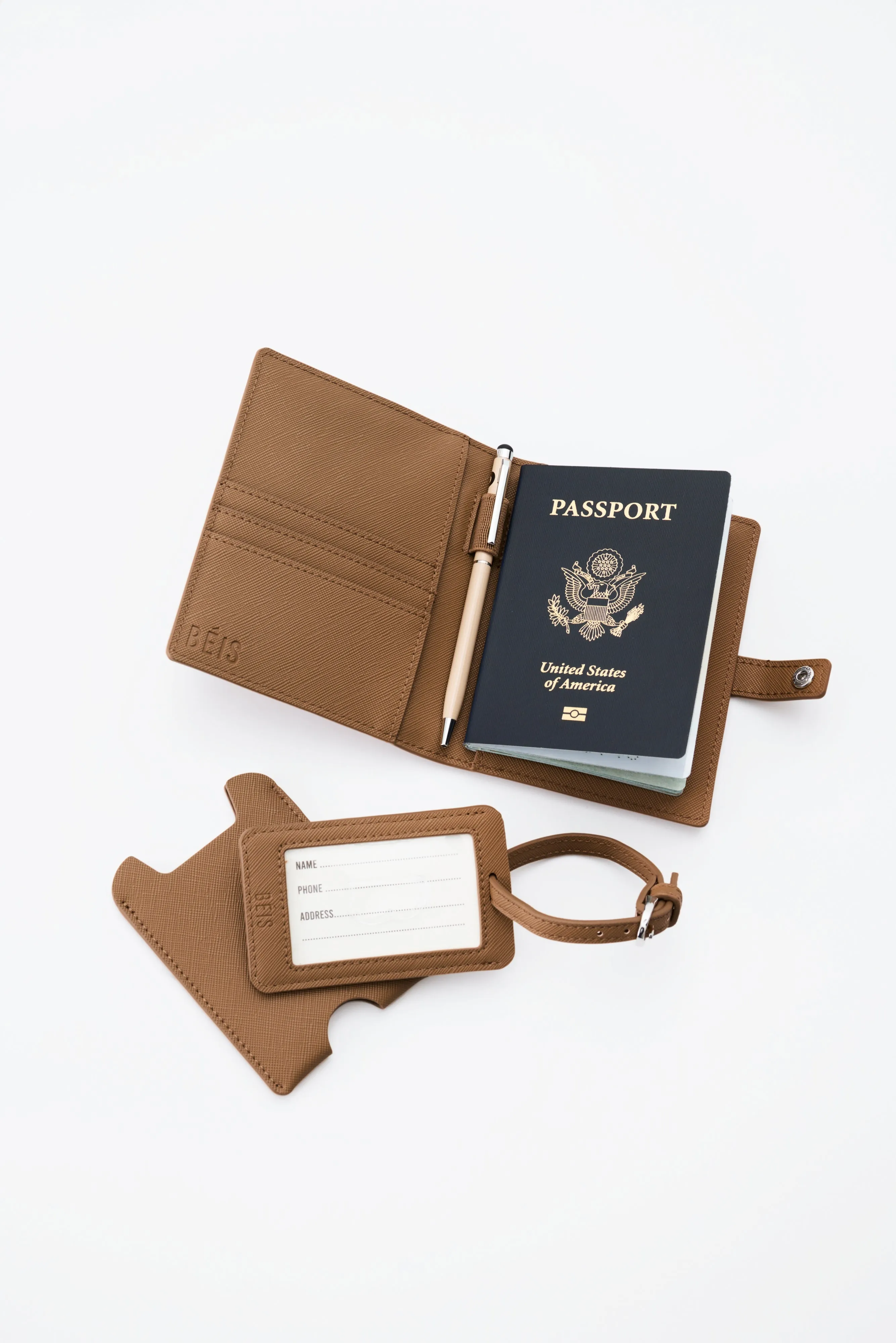 The Passport & Luggage Tag Set in Camel sold by Beis product image thumbnail 4