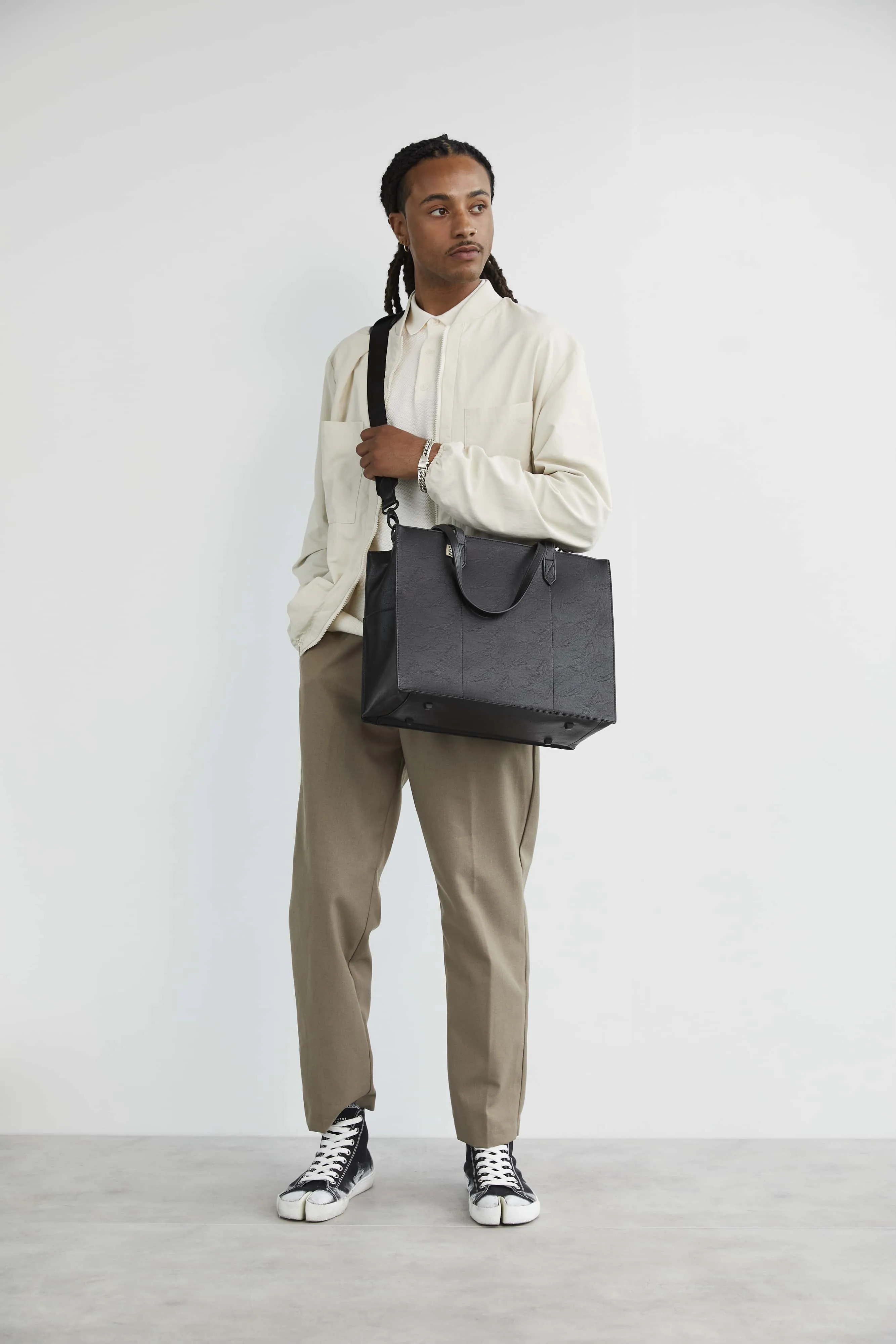 The Work Tote in Black sold by Beis product image thumbnail 2
