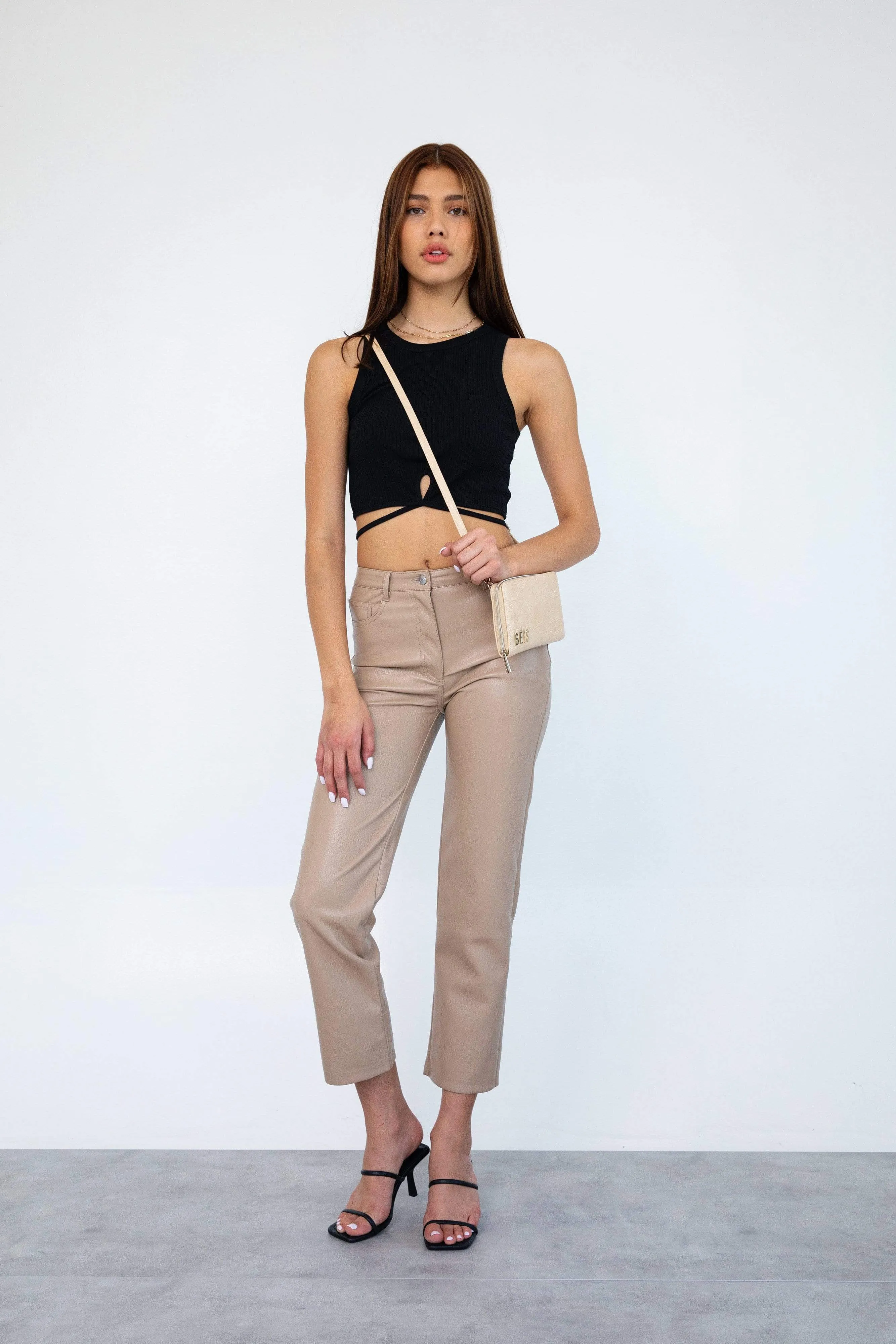 The Travel Wallet in Beige sold by Beis product image thumbnail 2