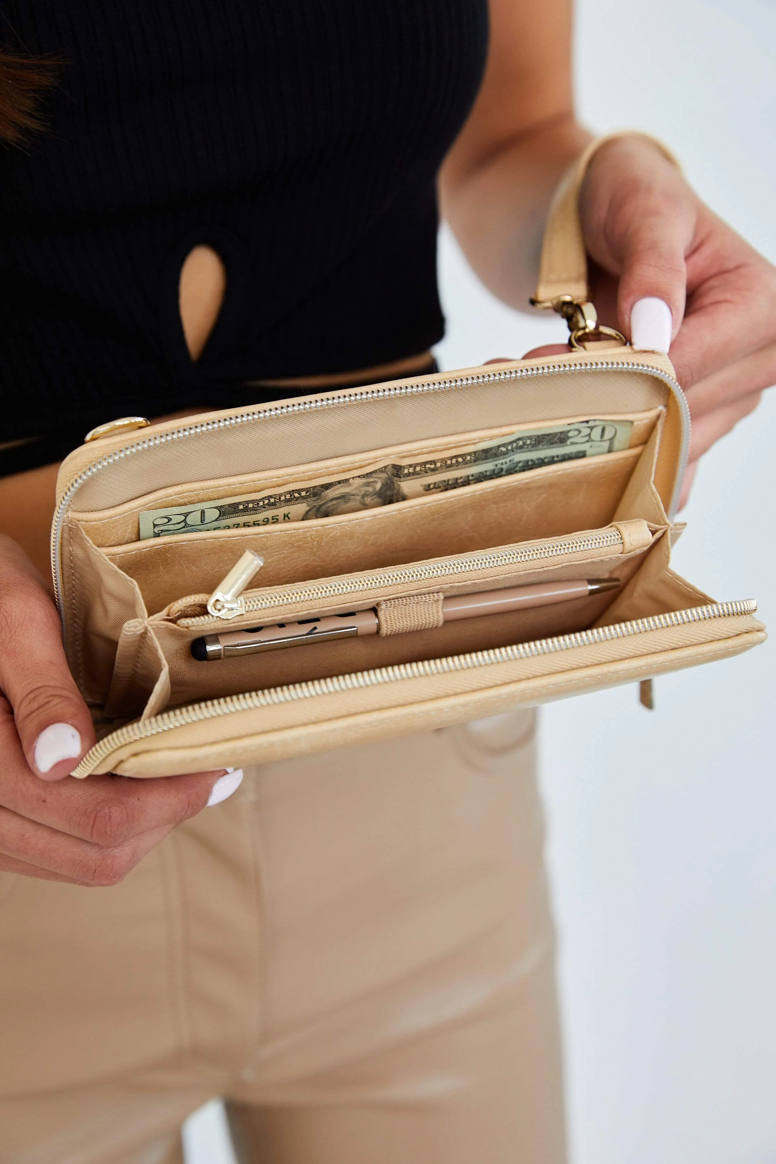 The Travel Wallet in Beige sold by Beis product image thumbnail 5
