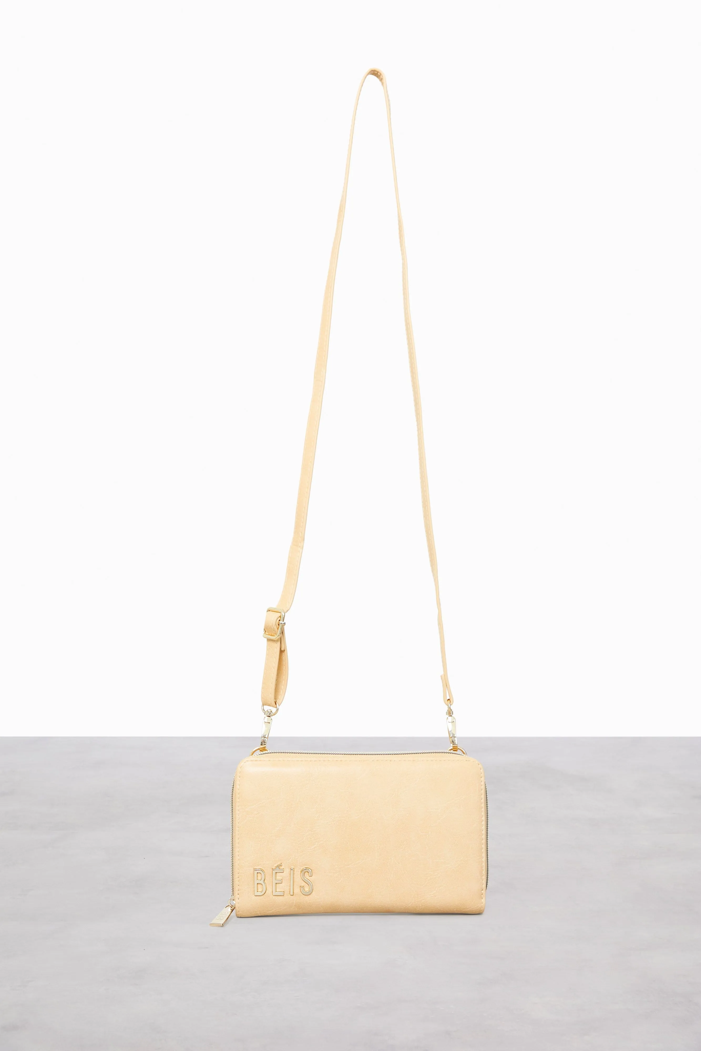 The Travel Wallet in Beige sold by Beis product image thumbnail 3