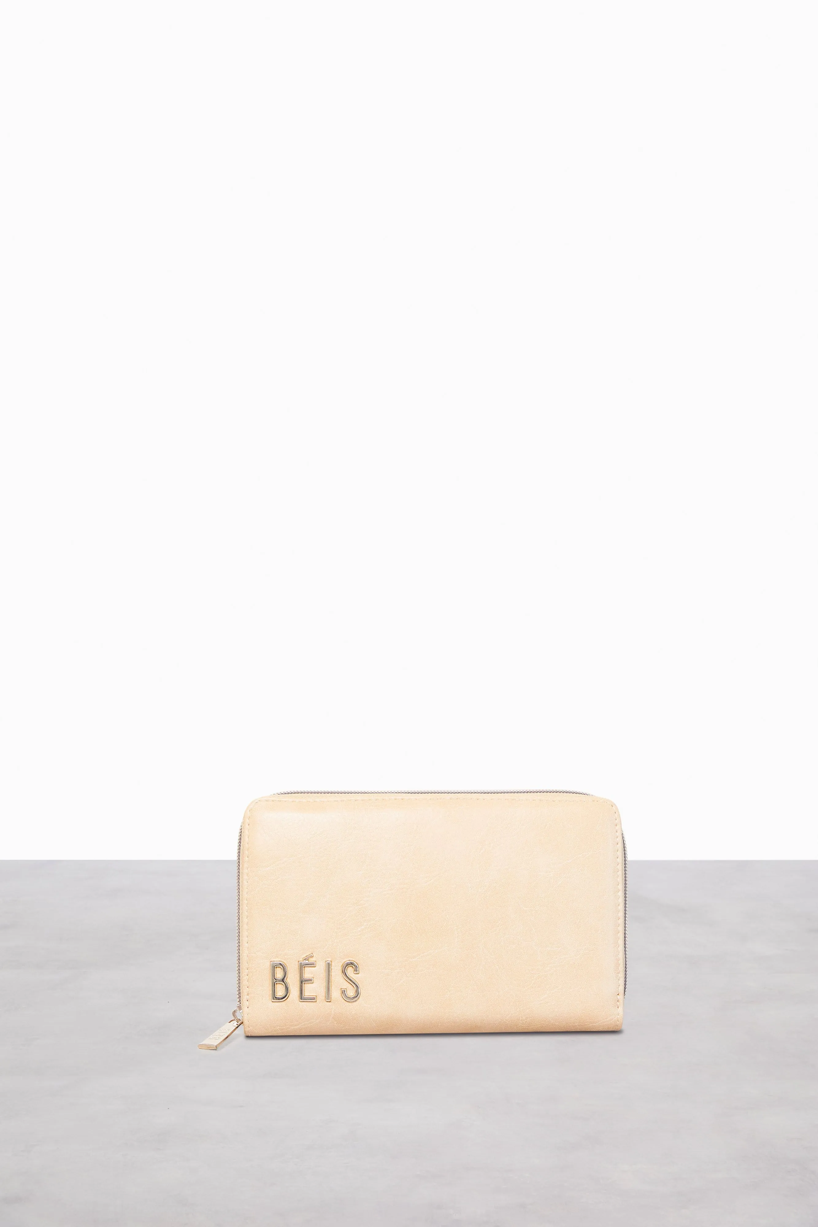 The Travel Wallet in Beige sold by Beis product image thumbnail 4