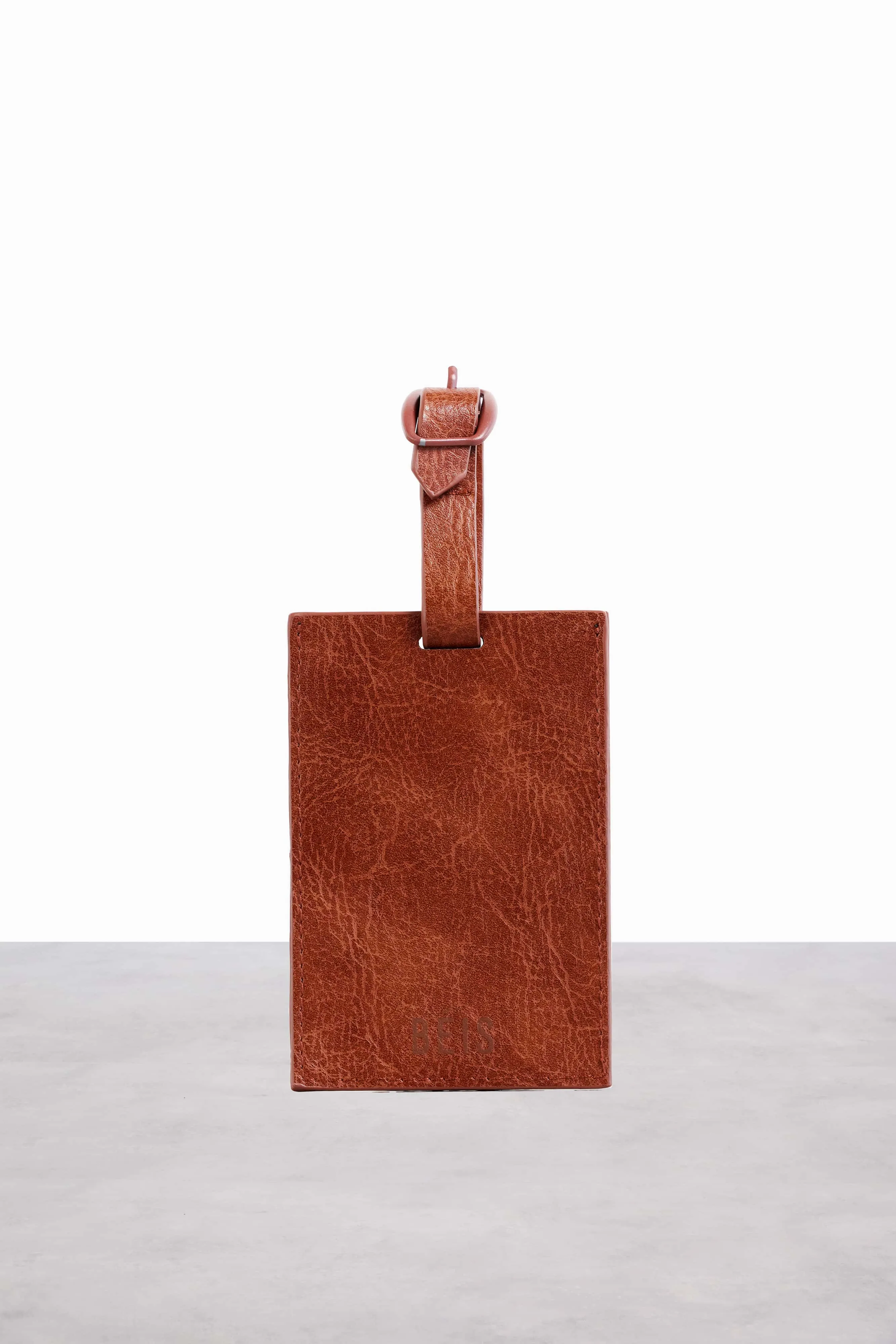 The Passport & Luggage Tag Set in Maple sold by Beis product image thumbnail 3