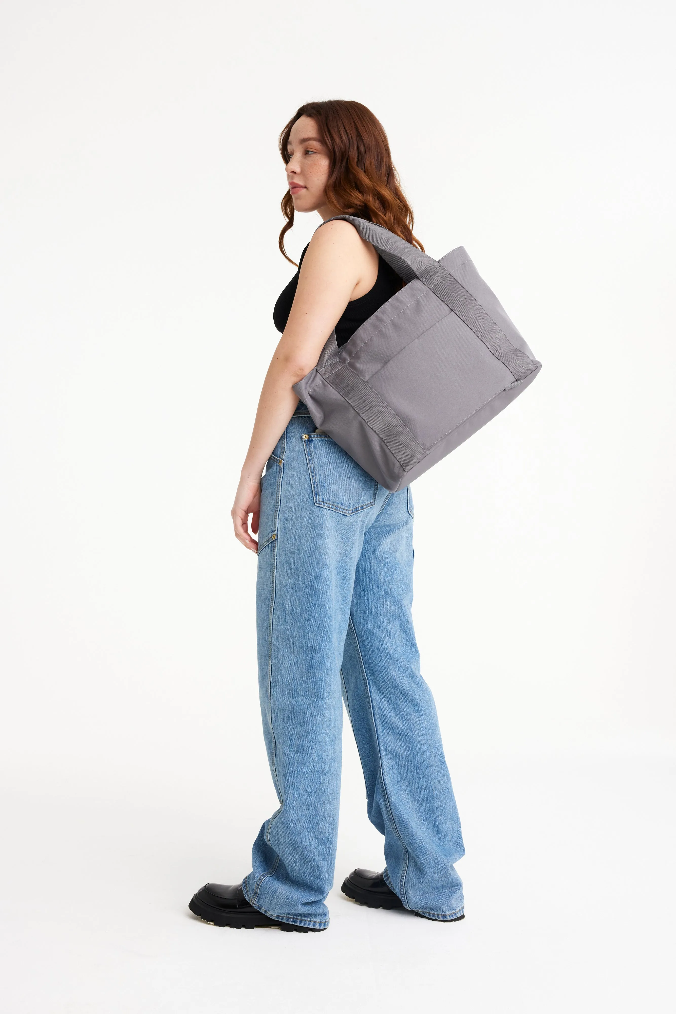 The BÉISics Tote in Grey sold by Beis product image thumbnail 4