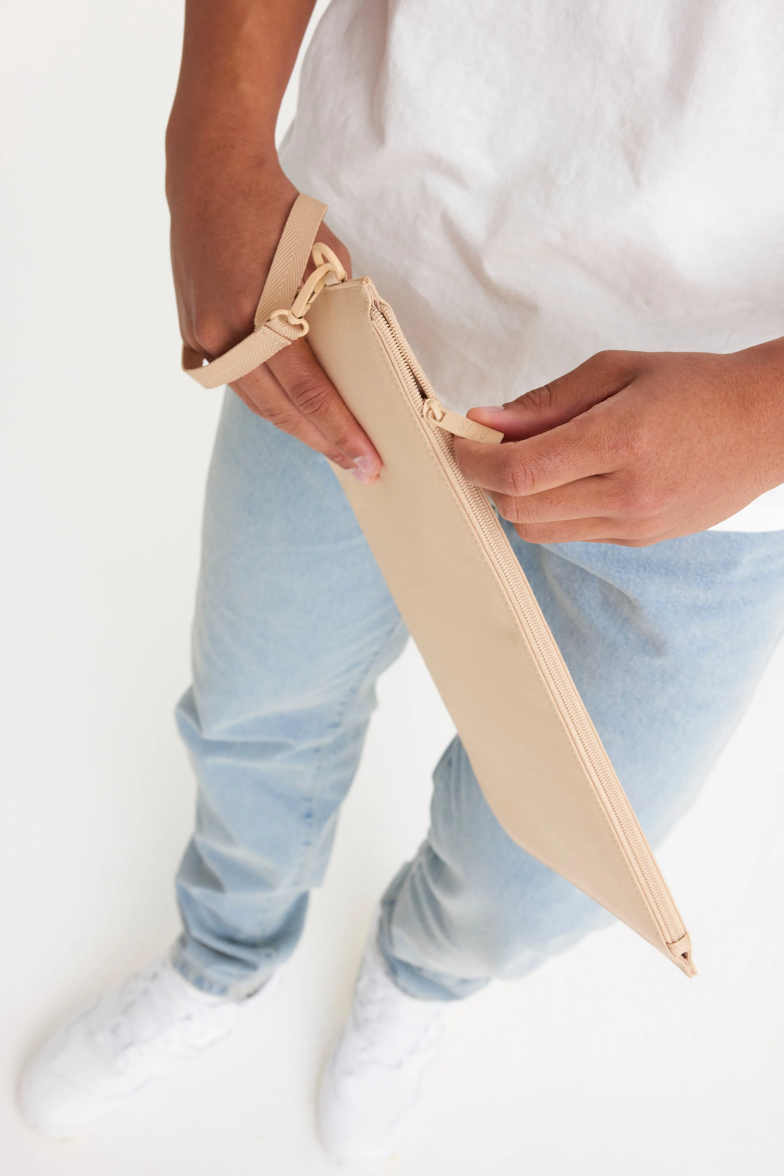 The BÉISics Laptop Pouch in Beige sold by Beis product image thumbnail 4