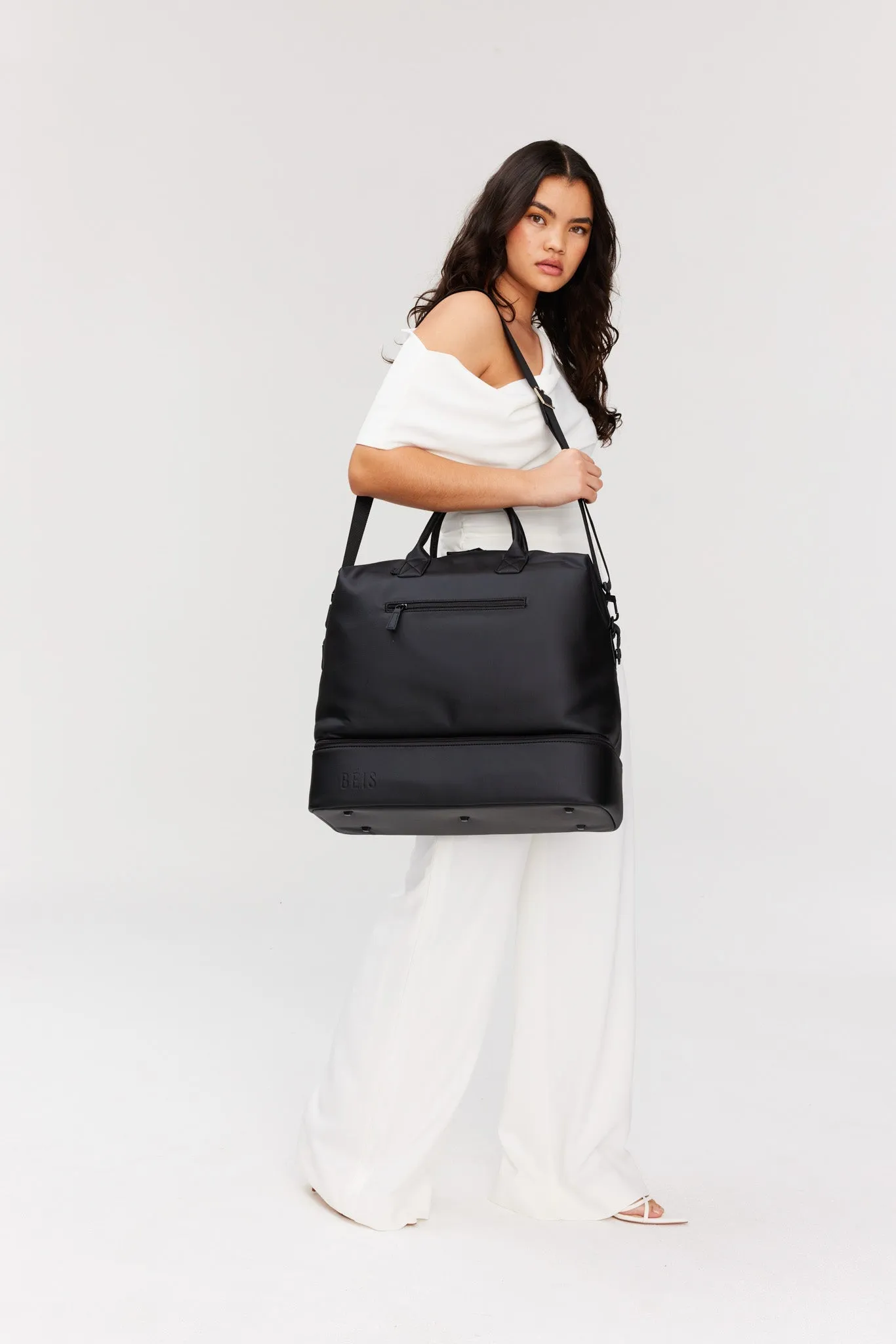 The Premium Weekender in Black sold by Beis product image thumbnail 2