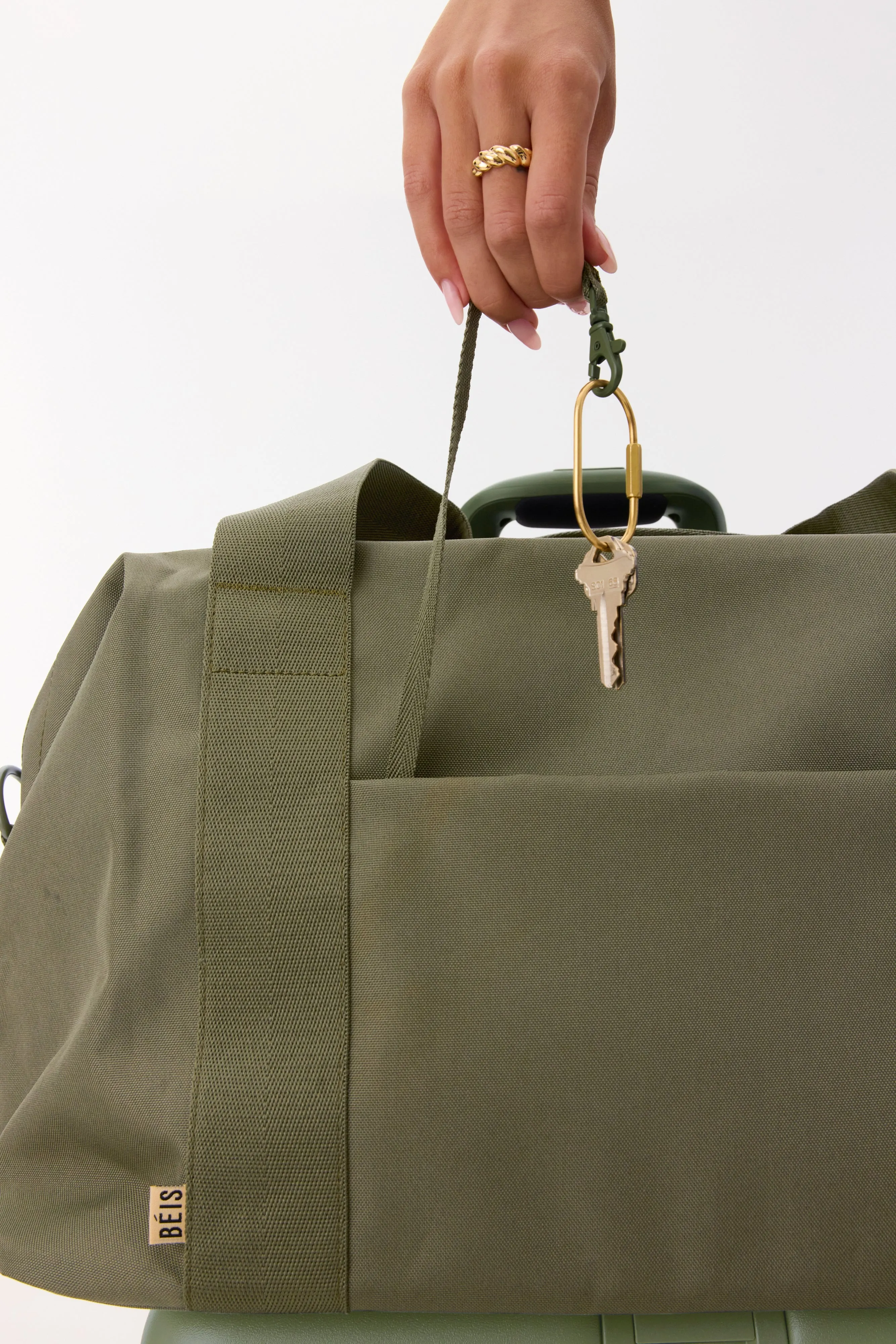 The BÉISics Duffle in Olive sold by Beis product image thumbnail 4