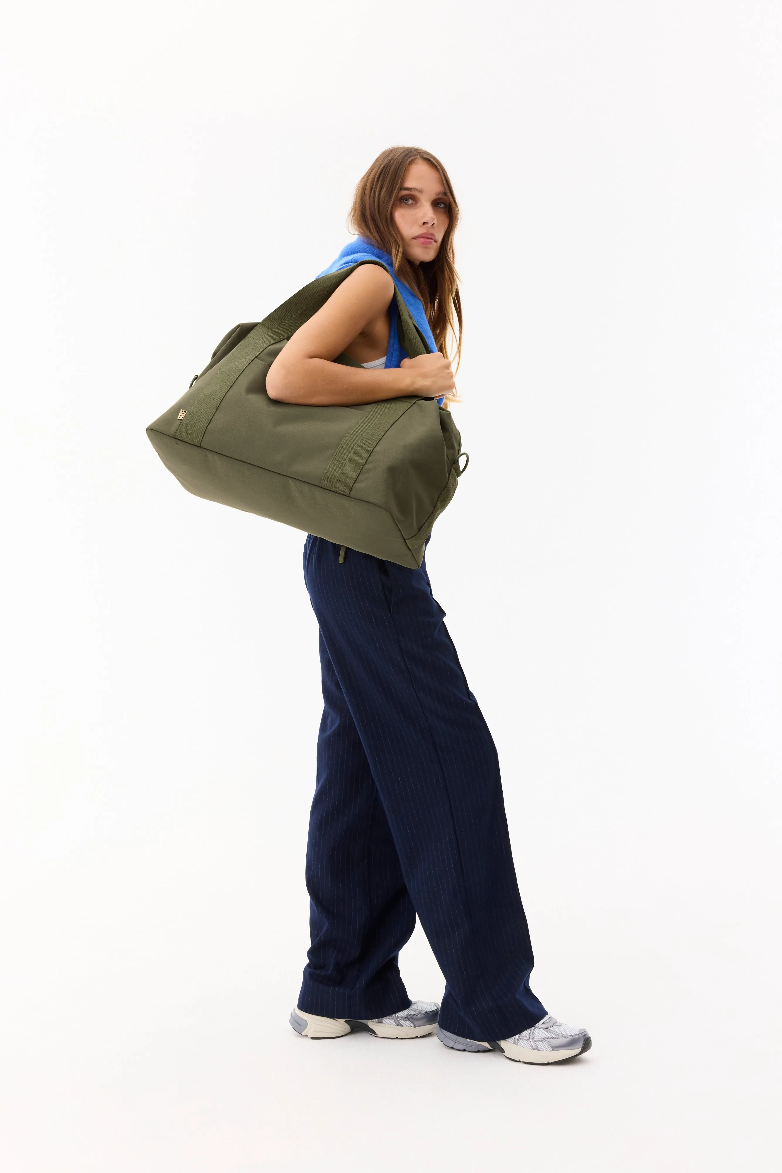 The BÉISics Duffle in Olive sold by Beis product image thumbnail 5