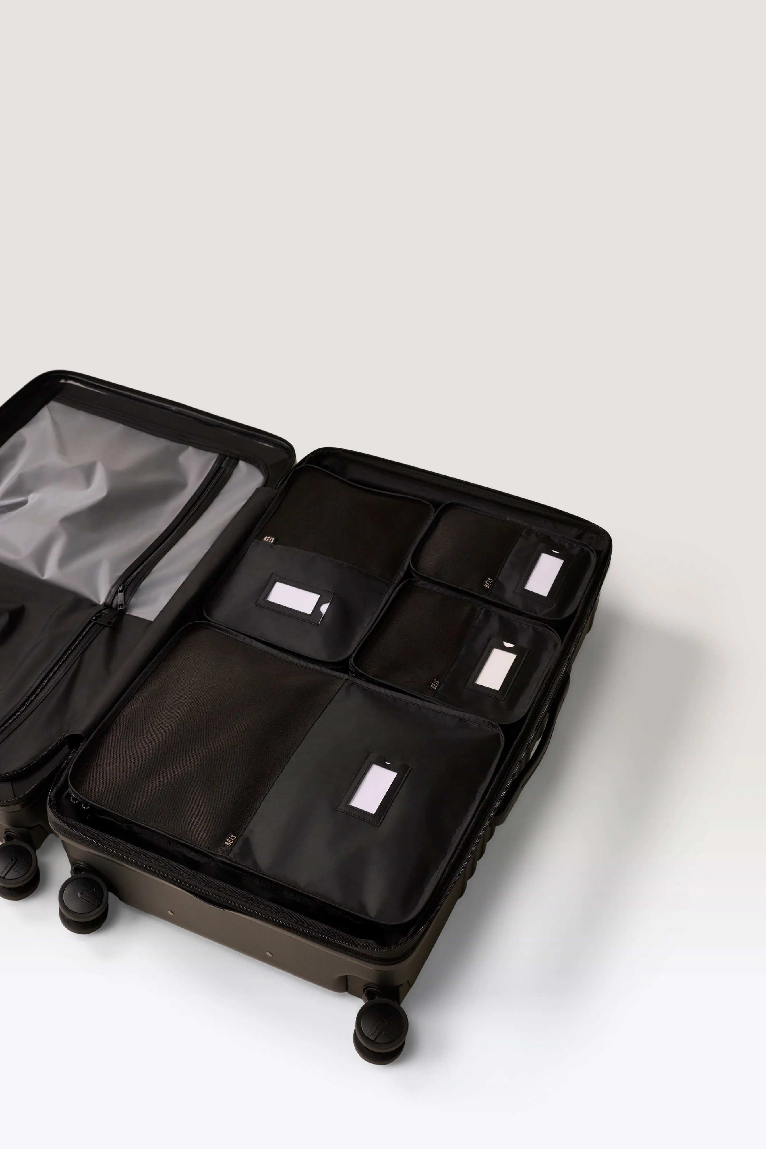 The Packing Cube Medium in Black sold by Beis product image thumbnail 2