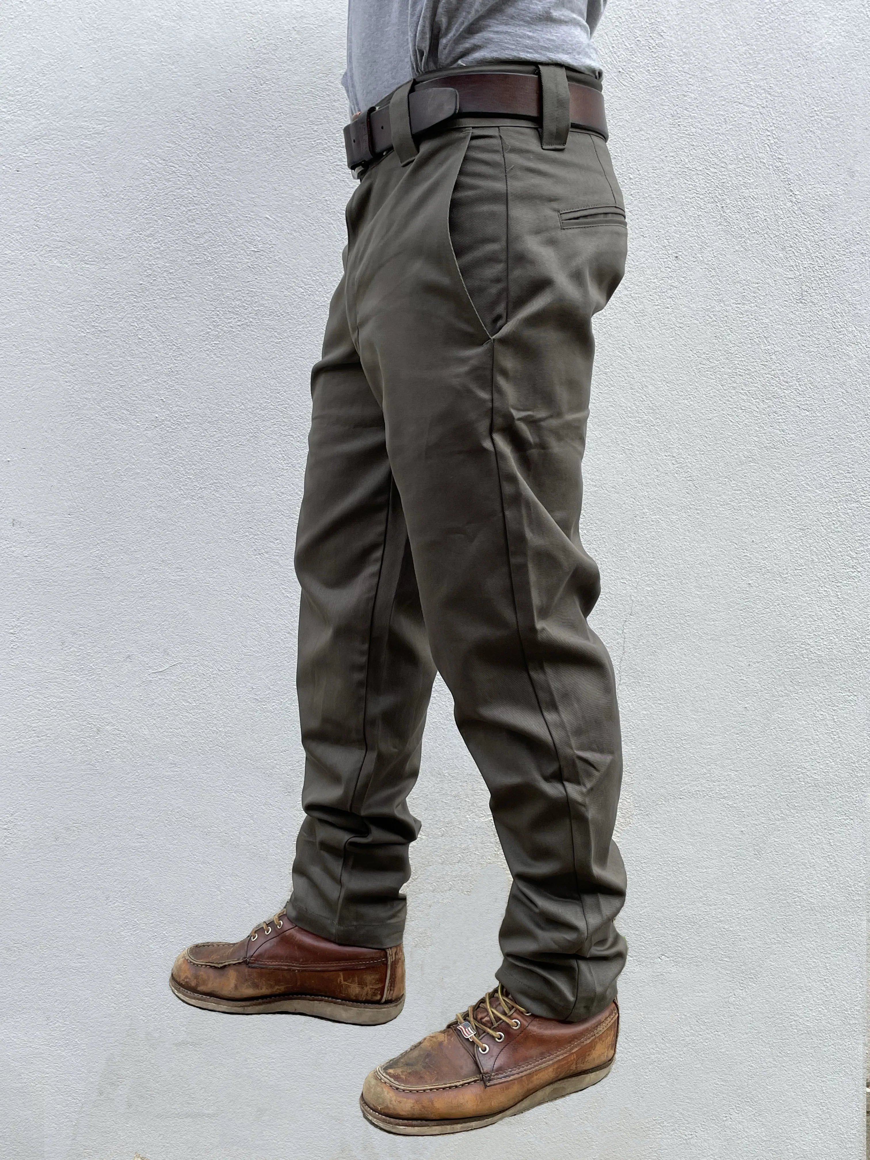 English Worker Trouser in Olive Drab Cotton Twill sold by Indigo and Goods product image thumbnail 4