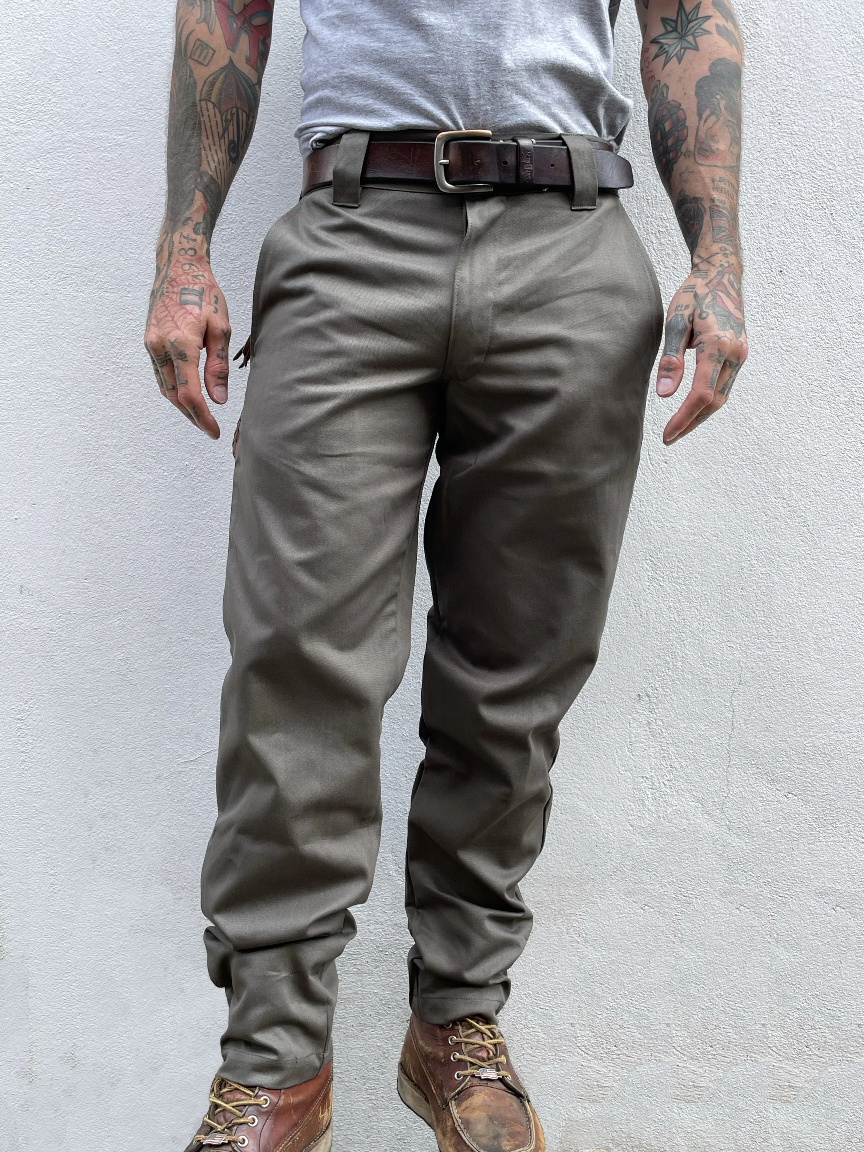 English Worker Trouser in Olive Drab Cotton Twill sold by Indigo and Goods product image thumbnail 2
