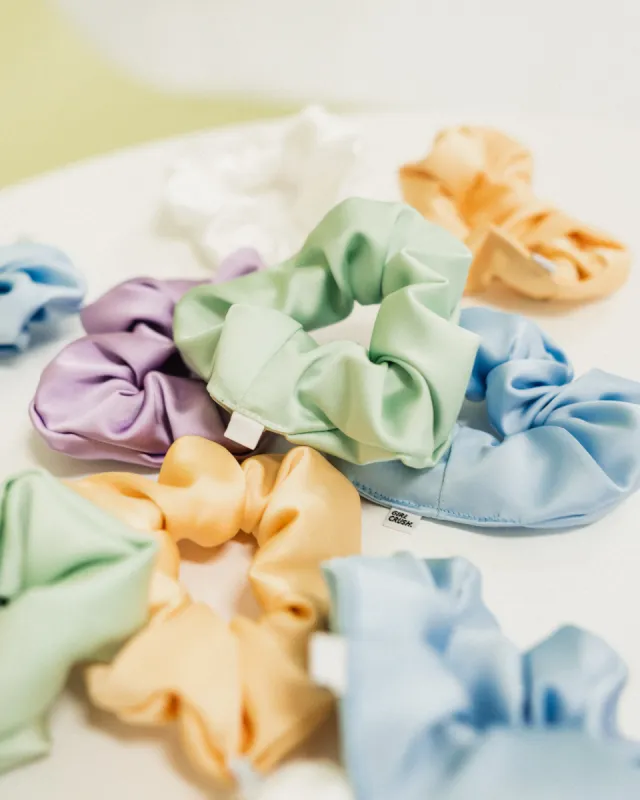 Scrunchies en soie sold by Girl Crush Gang