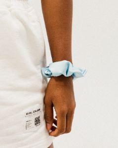 Scrunchies en soie sold by Girl Crush Gang