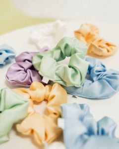 Scrunchies en soie sold by Girl Crush Gang