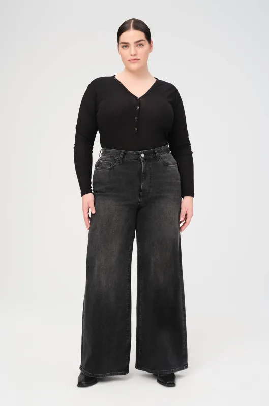 NCE PLUS - RELAXED WIDE LEG JEANS | BLACK BIRD made by Warp + Weft
