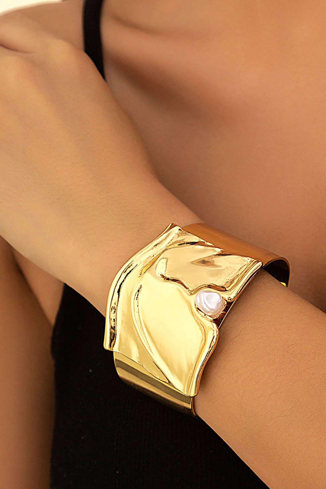 Metallic Pearl Decor Cuff Bangle sold by Micas product image thumbnail 5