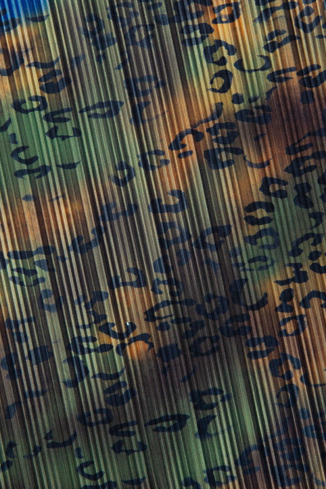 Trykt V-hals plisse maxi kjole sold by Micas product image thumbnail 3