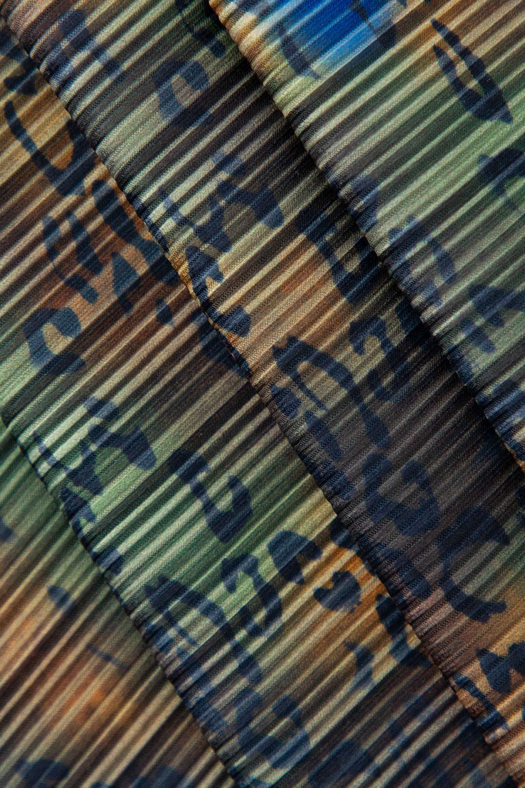 Trykt V-hals plisse maxi kjole sold by Micas product image thumbnail 4