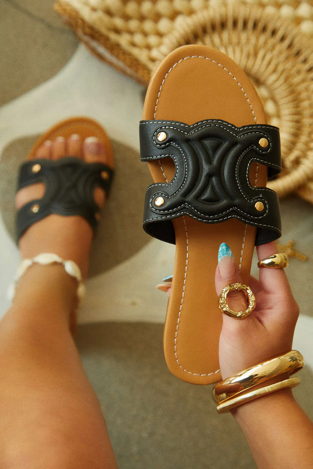 Retro udskårne hjemmesko med rund tå sold by Micas