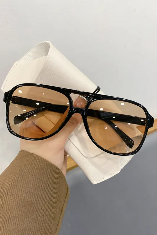 Ovale solbriller med fuld stel sold by Micas