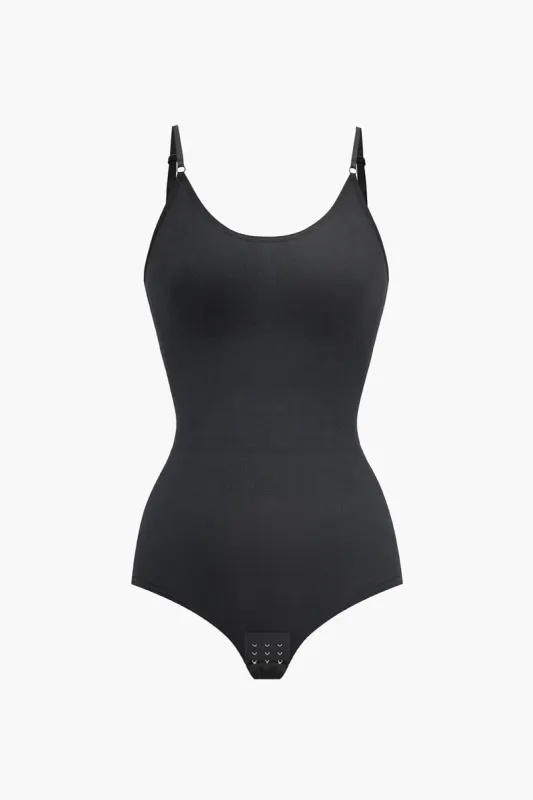 Grundlæggende solid slip shapewear sold by Micas
