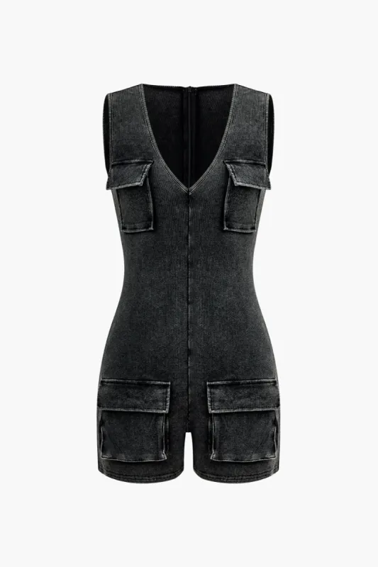 Romper med klaplomme med V-hals sold by Micas