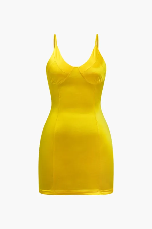 Solid satin slip mini kjole sold by Micas