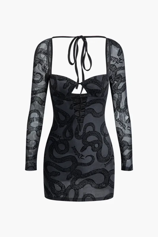 Udskåret blondekjole sold by Micas