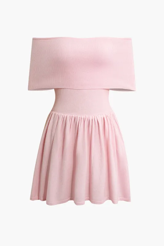 Basic solid off-shoulder mini kjole sold by Micas