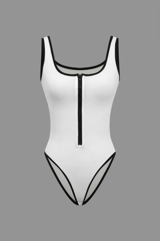 Bodysuit med lynlås i kontrasttank sold by Micas