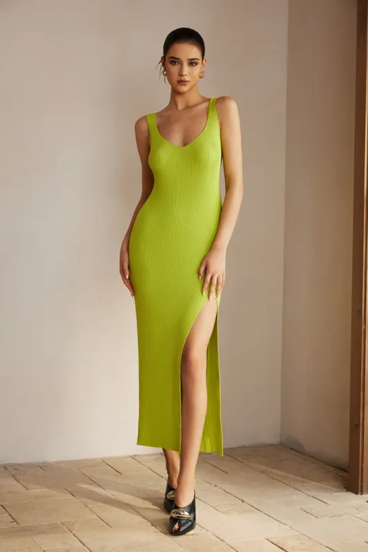 Solid strik spalt v-hals kjole sold by Micas