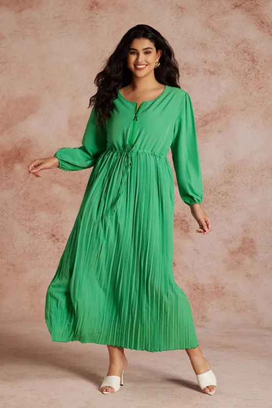 Plus størrelse solid plisseret lynlås maxi kjole sold by Micas