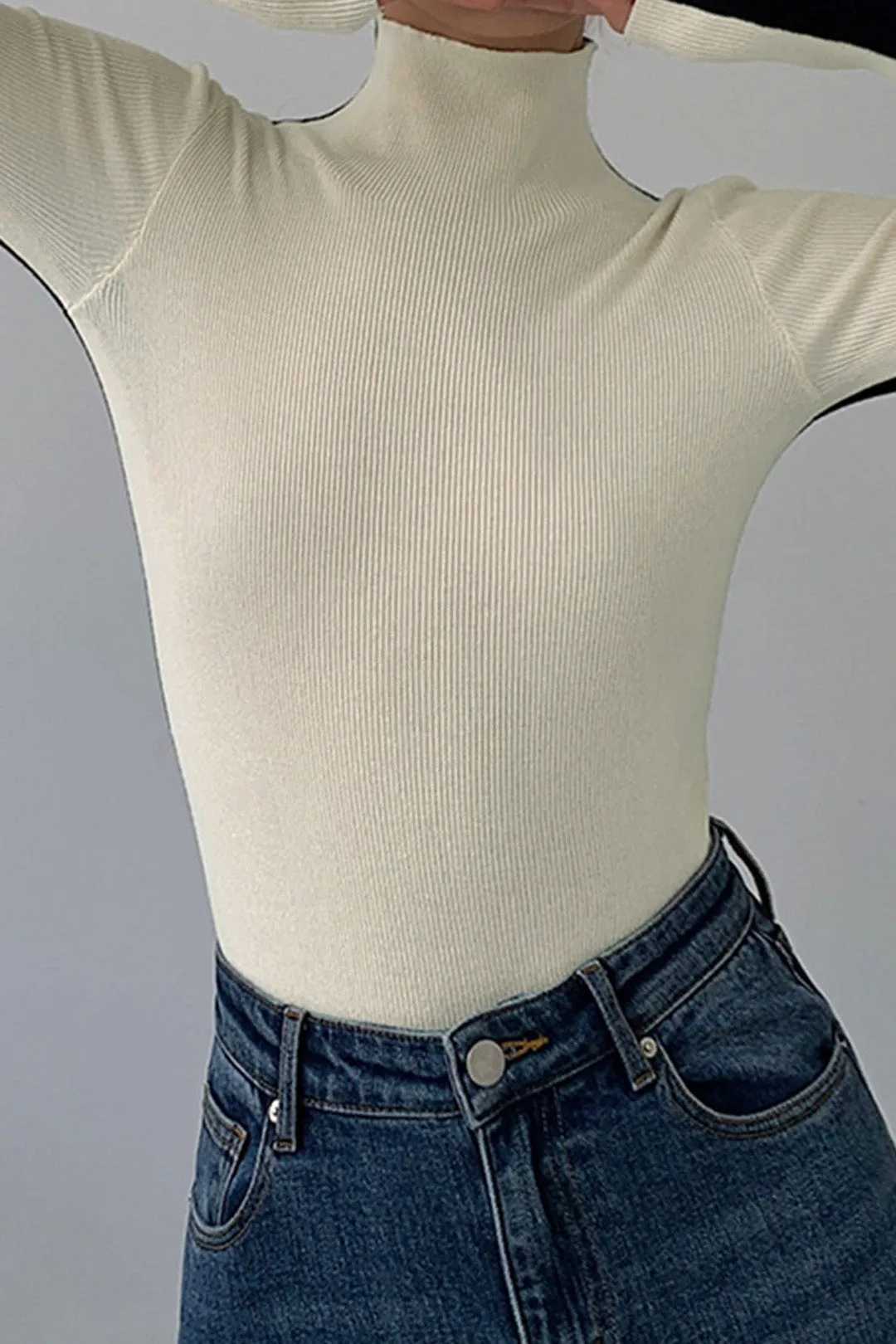 Kontrast langærmet top sold by Micas