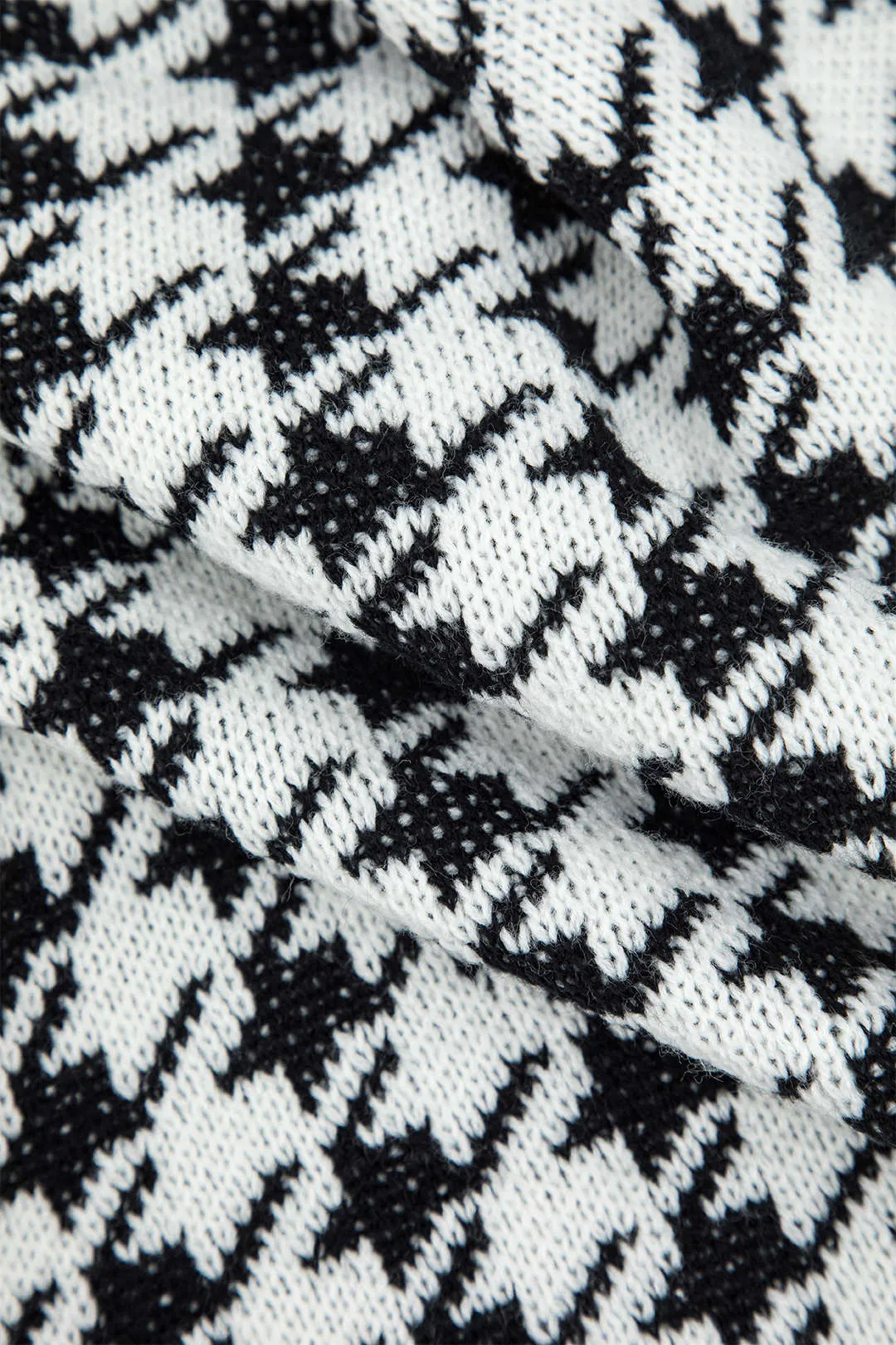 Plus Size Houndstooth Print Knit Vest sold by Micas product image thumbnail 3