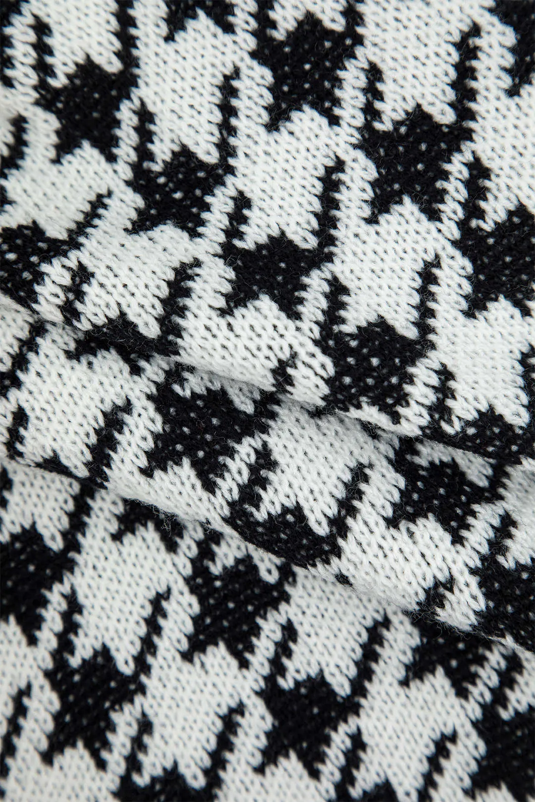 Plus Size Houndstooth Print Knit Vest sold by Micas product image thumbnail 4