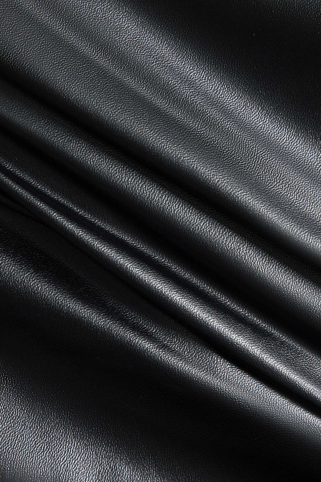 Solid faux læder asymmetrisk lynlås shorts sold by Micas product image thumbnail 3