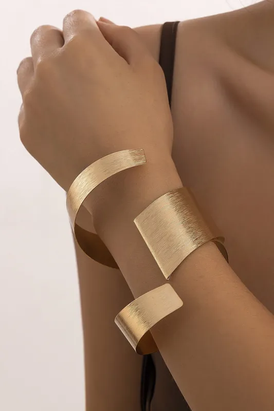 Blank åben hul geometrisk armbånd sold by Micas
