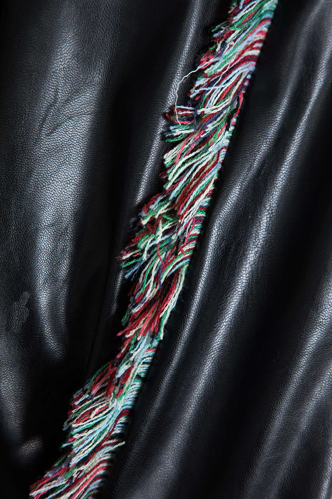 Solide kunstlæderbukser med frynser sold by Micas product image thumbnail 3