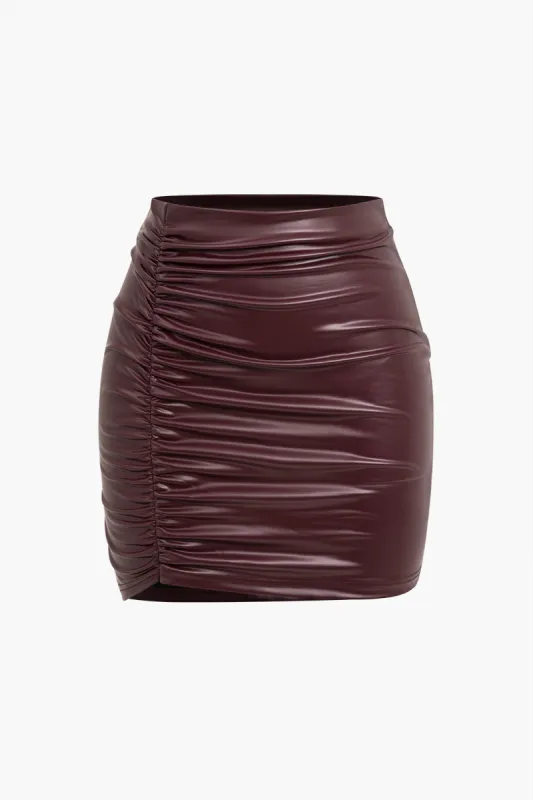 Ruched nederdel i solidt imiteret læder sold by Micas